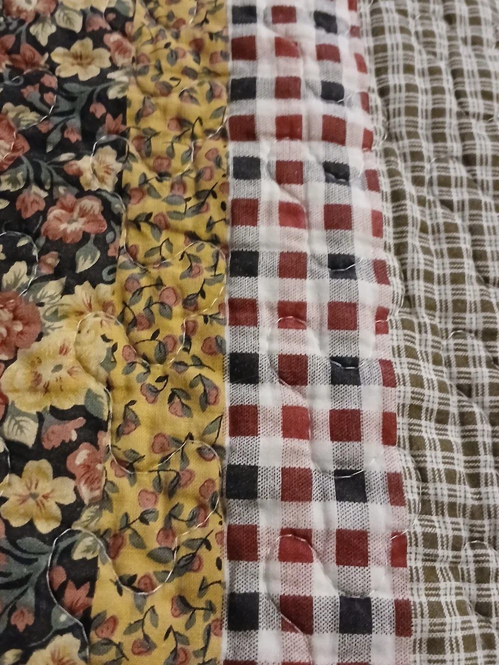 2-Quilted Star Patchwork Shams in Beige and Yellow